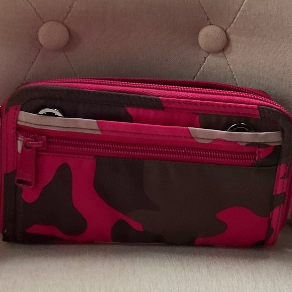 LUG BRAND PINK CAMO OVERSIZED WALLET CROSSBODY - Picture 2 of 5